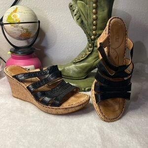 Ladies sandals size 8